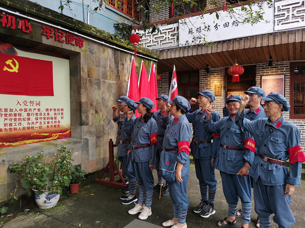 虹潤公司黨支部組織開展“尋找紅色足跡，牢記初心使命”主題黨日活動